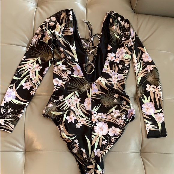 Volcom swimwear bodysuit - Picture 6 of 10